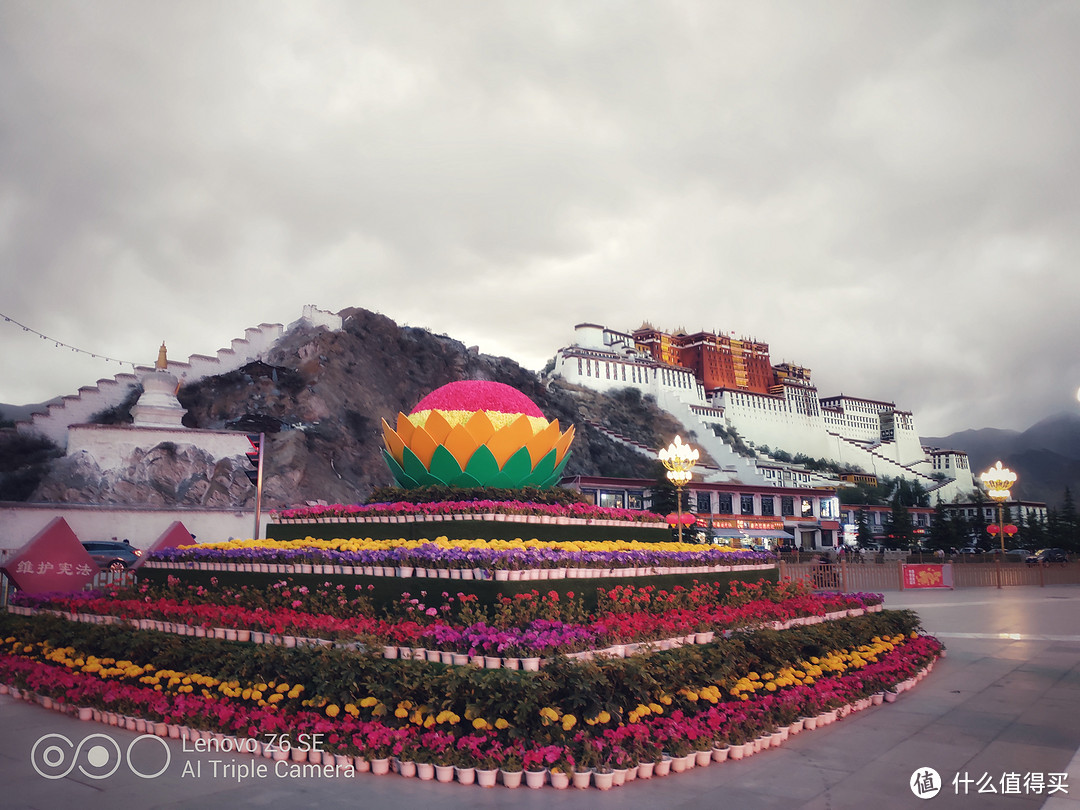 布宫前的广场