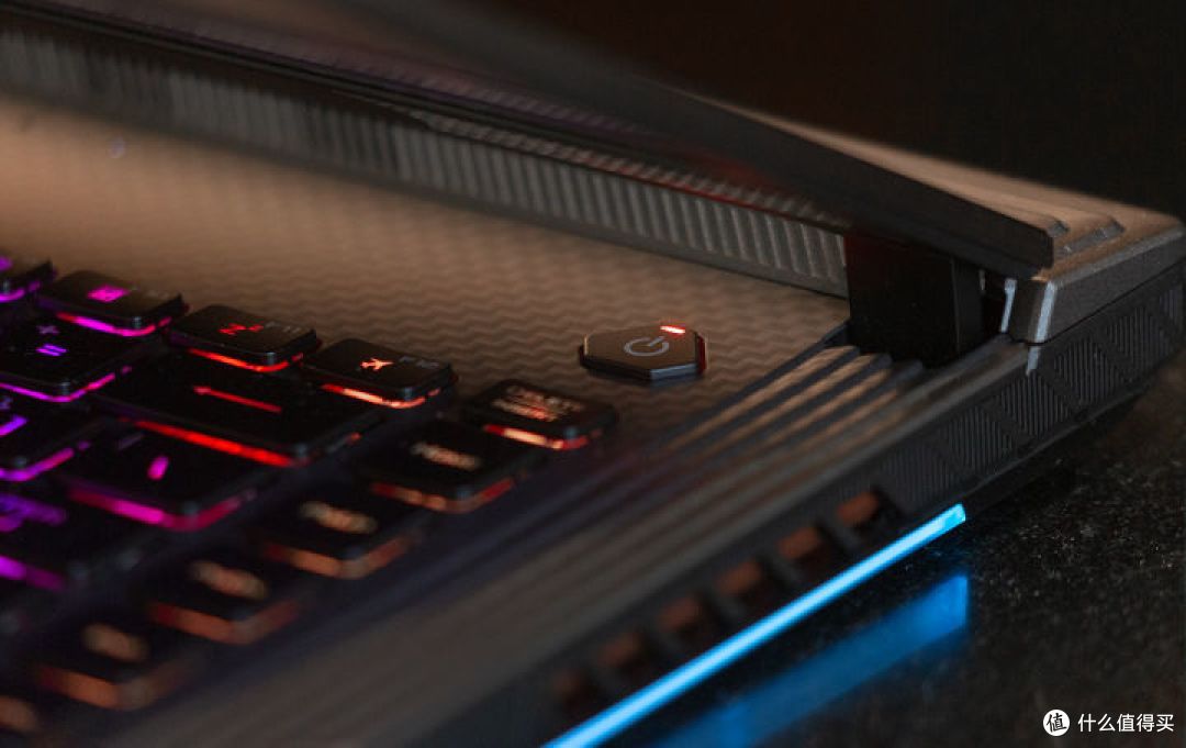 厚屁股的 240Hz 次旗舰  — ROG 枪神 3 评测