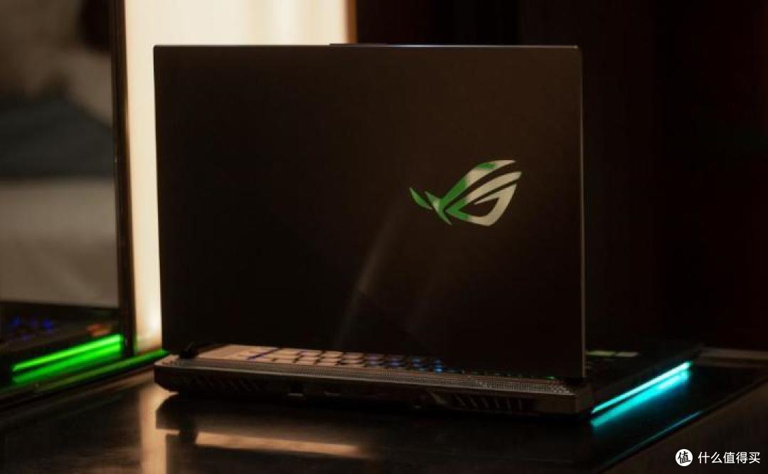 厚屁股的 240Hz 次旗舰  — ROG 枪神 3 评测