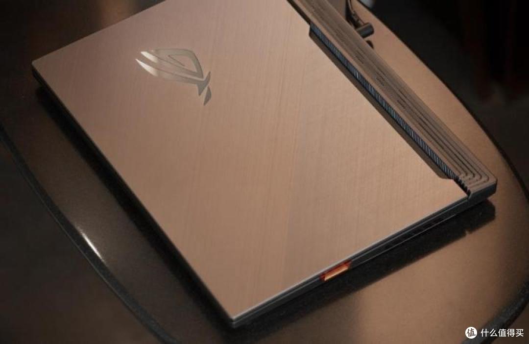 厚屁股的 240Hz 次旗舰  — ROG 枪神 3 评测