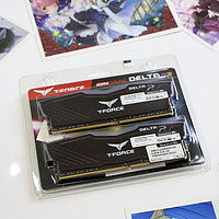 十铨 DELTA RGB系列 DDR4 3000 台式机内存外观展示(灯条|胶垫)