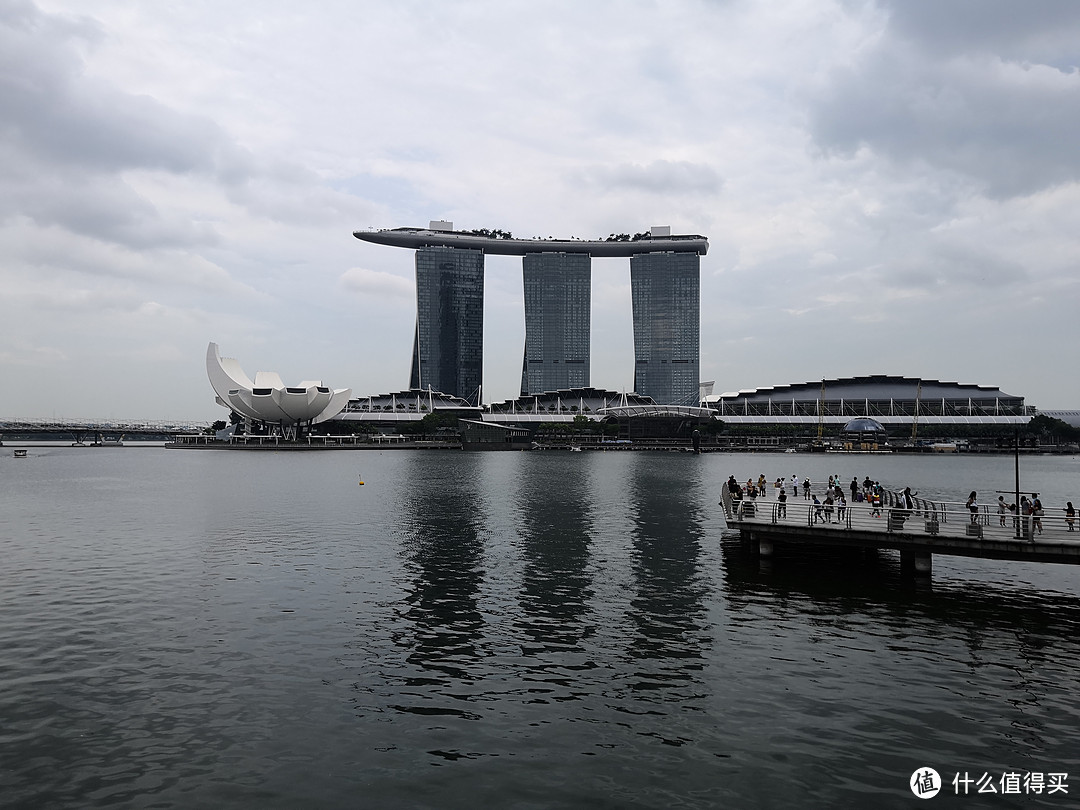 地标性建筑，金沙，在新加坡很多地方都能看到它。