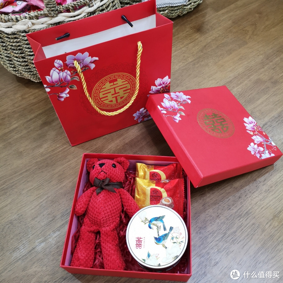 新中式婚礼伴手礼，结婚喜糖礼盒套装