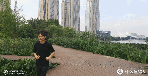 （荣耀20 PRO拍摄跑步动图）