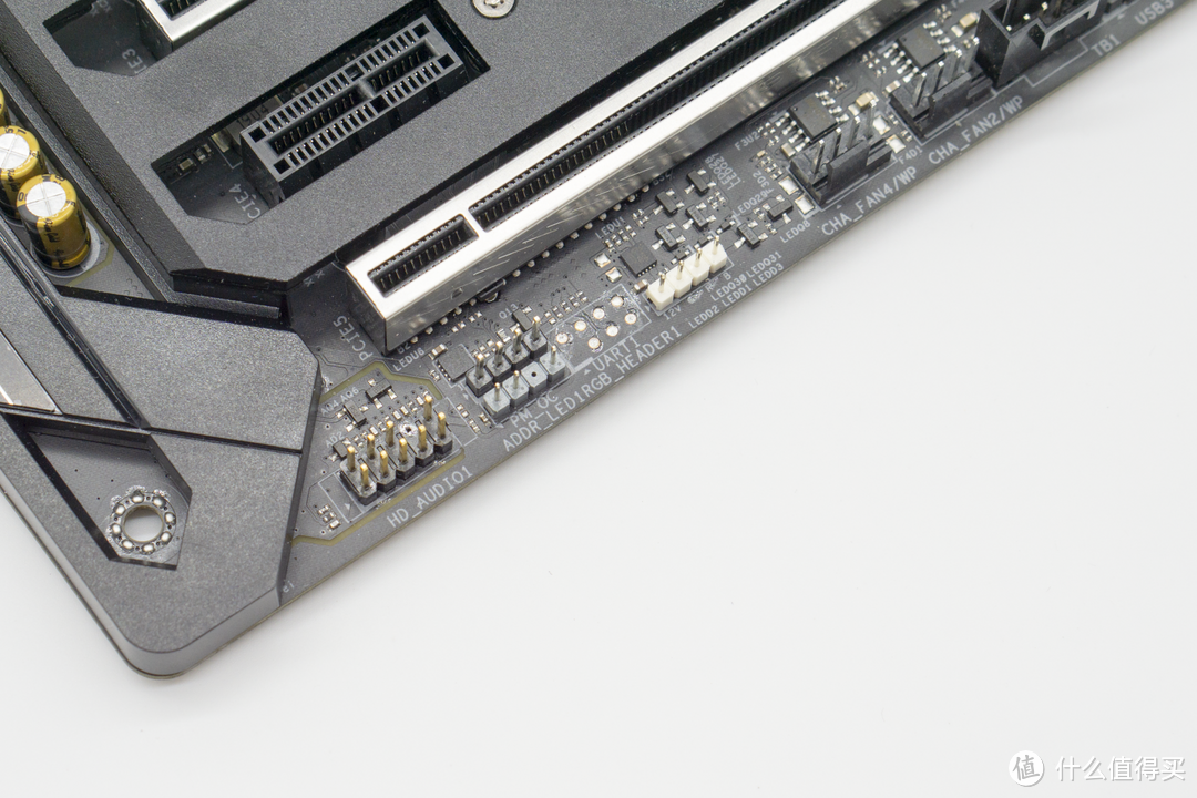 大概是市面上带金属 PCIE 装甲和背板中最便宜的一款主板。华擎 Z390 Phantom Gaming X 开箱评测