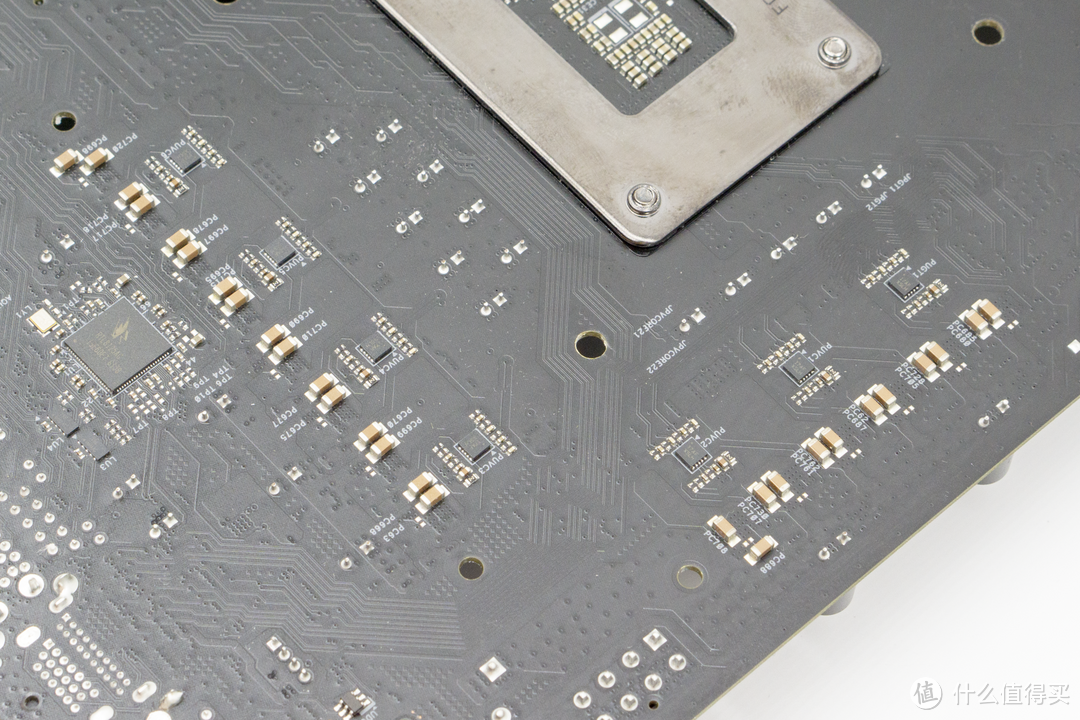 大概是市面上带金属 PCIE 装甲和背板中最便宜的一款主板。华擎 Z390 Phantom Gaming X 开箱评测
