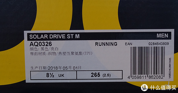鞋盒侧面标明了型号尺码以及生产日期等信息