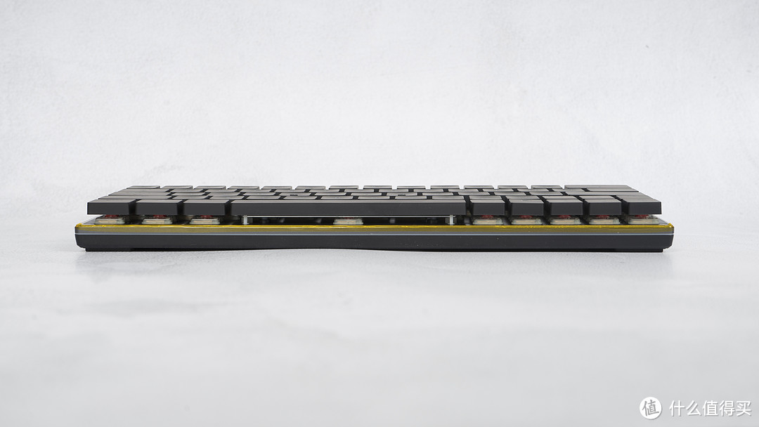 酷冷至尊SK621机械键盘实属笔记本伴侣，Cherry MX 矮轴+双模+RGB灯光