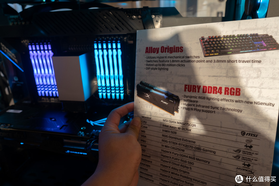 Alloy Origins机械游戏键盘 与 FURY雷电DDR4 RGB内存
