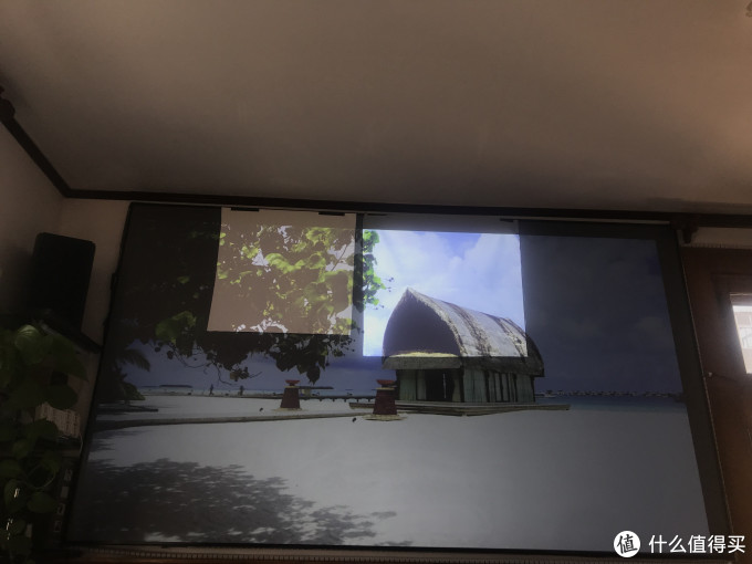 投影仪幕布评测：白玻纤 Vs  两款抗光幕布评测（白天 Vs 晚上）