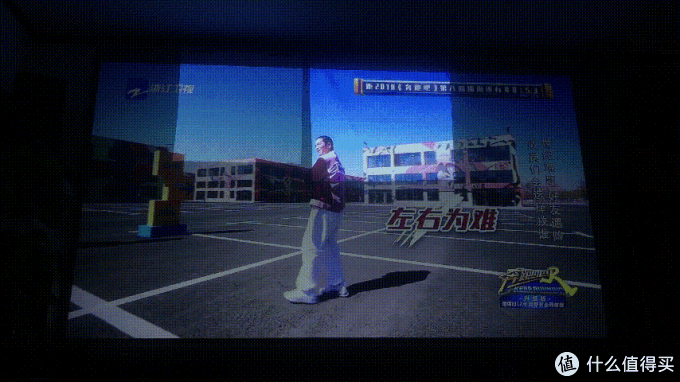 投影仪幕布评测：白玻纤 Vs  两款抗光幕布评测（白天 Vs 晚上）