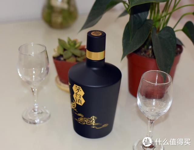 我有酒你有故事吗！小米有品推出高档白酒，酒好但不要贪杯哦