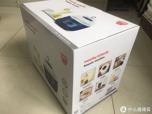 打开之后才是产品包装，中规中矩，简洁明快