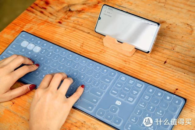 工位紧张，为了多系统而入手薄膜键盘