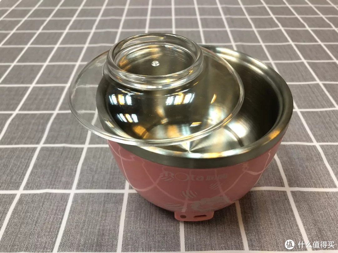 ▲润唐的盖子没有硅胶圈密封设计,容易掉落