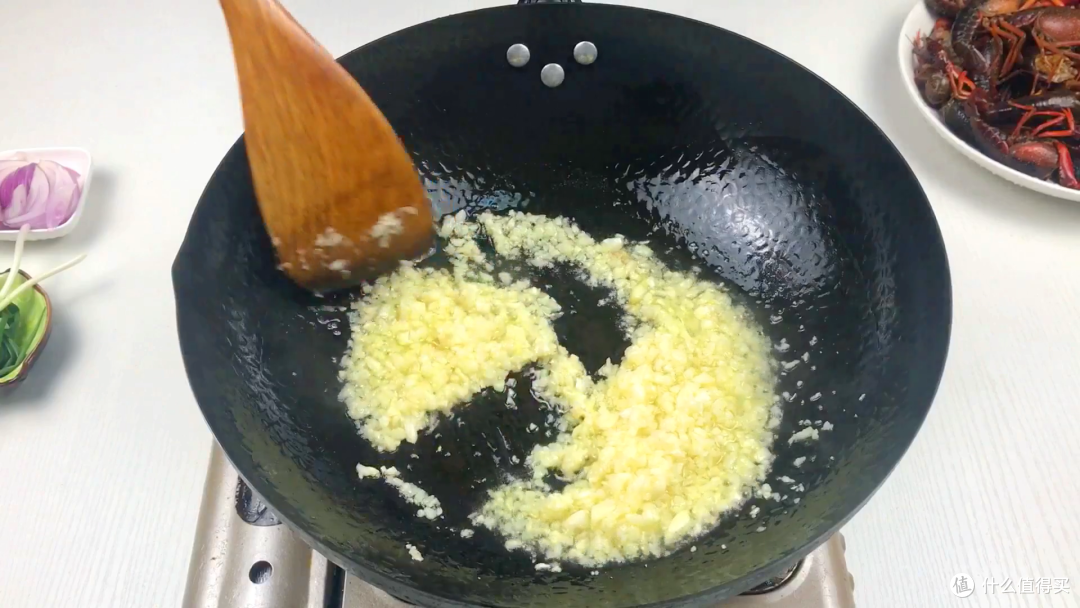 不加水的金汤蒜蓉小龙虾做法,汤汁金黄虾仁Q弹,秘制配方快收藏