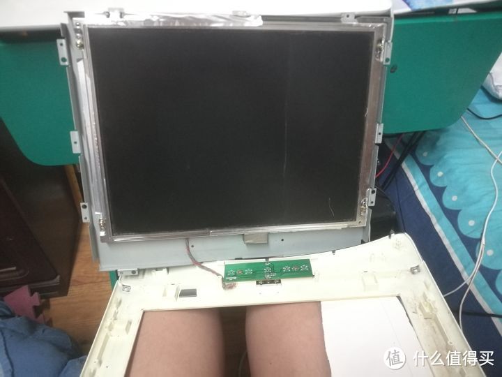 液晶显示器拆解内部结构展示