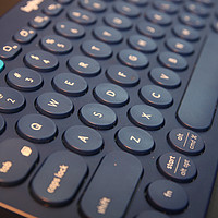 罗技 K380 蓝牙键盘外观展示(按键|脚垫|电池盖)