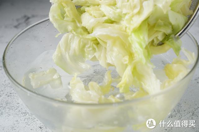 卷心菜就喜欢这么吃,酸辣开胃,食欲满满,隔三差五就做