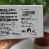 荣耀V20手机外观展示(后盖|处理器|摄像头|指纹|接口)