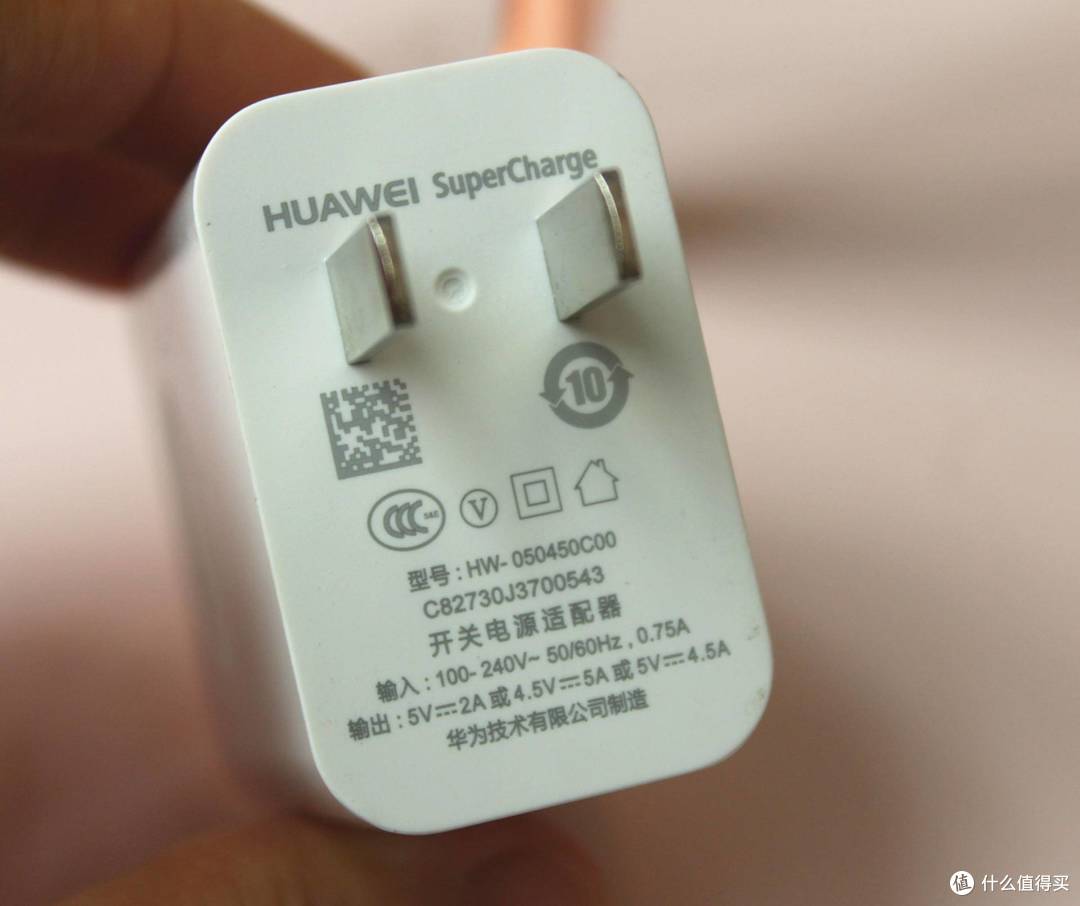 荣耀V20，麒麟980加持，4800万像素，适合女生的拍照手机