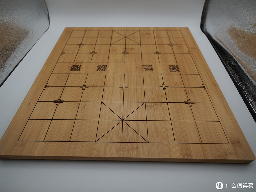 反面则是象棋的棋格