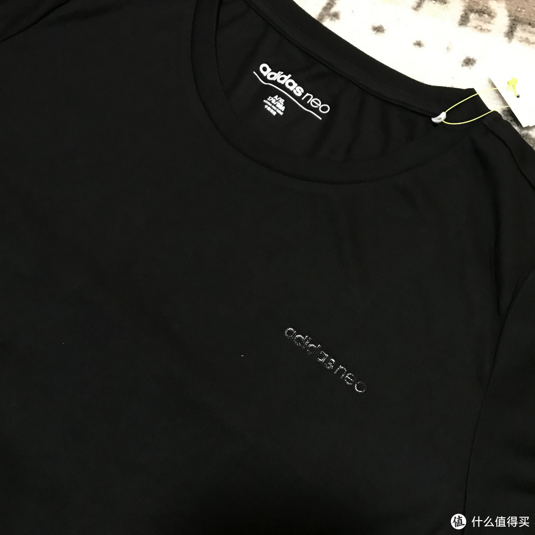 背后半透明的Adidas neo W CS PLT BK TEE 女式T恤