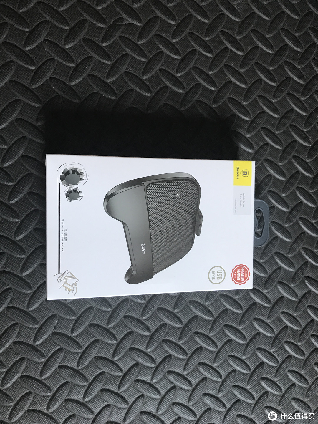 简单的包装盒,没啥亮点,不过拿在手里还是有点高级感~
