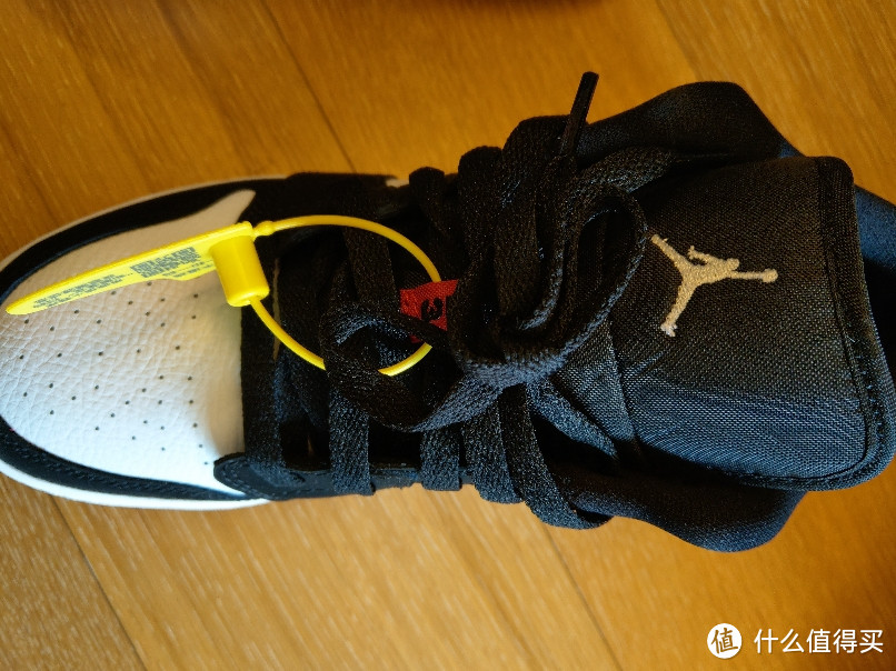 618入手两双AIR JORDAN 1及SKINS A400