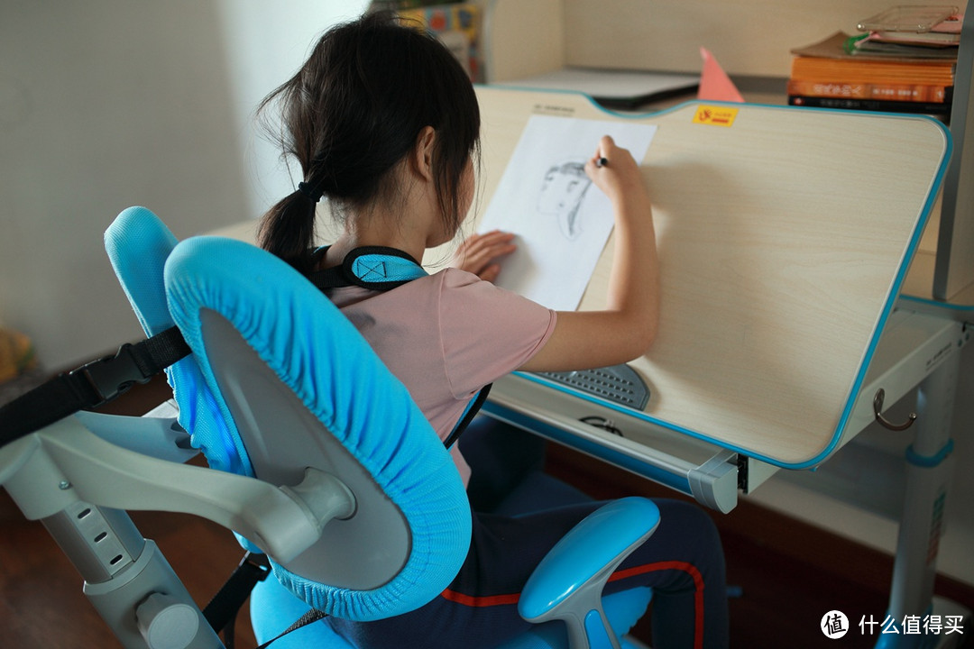 如何尽早养成孩子的好习惯——黑白调学习时光儿童桌椅评测