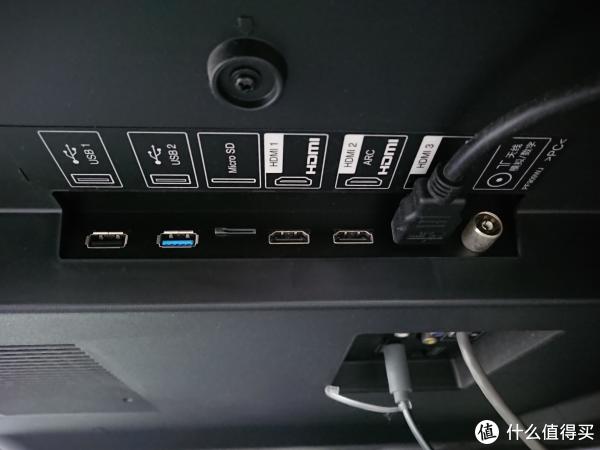 接口是两个hdmi1.4，一个2.0