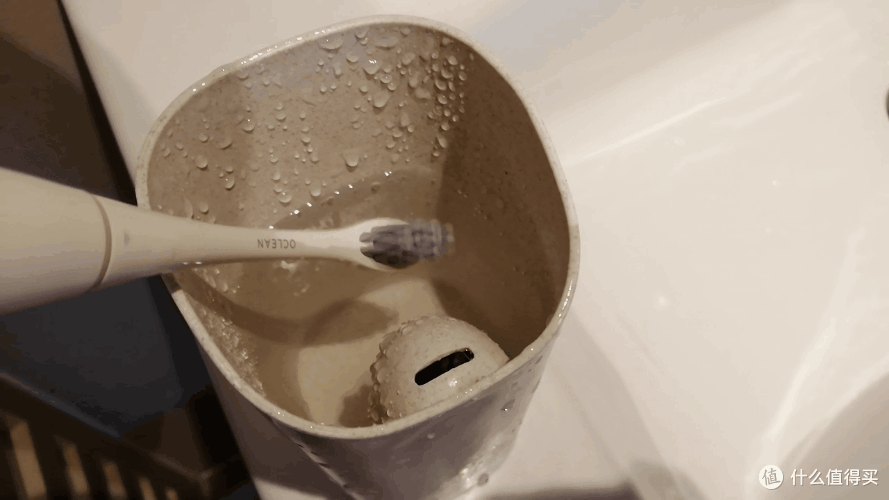 点满科技树,刷牙也带感——欧可林 Oclean X 彩色 触屏智能 电动牙刷简评