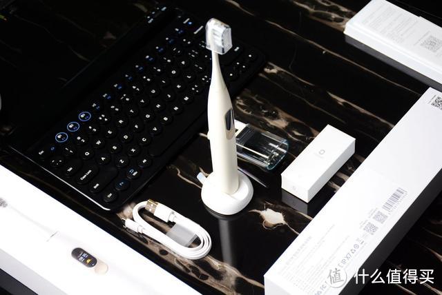 在牙刷上面装个智能触屏？Oclean X 智能触屏电动牙刷评测