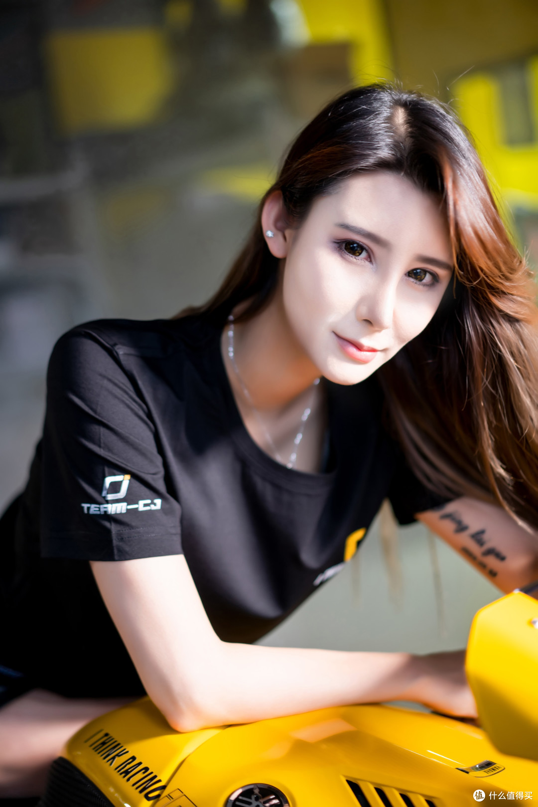 机车和美女二者兼得的周末,顺便还能喝齁甜的奶茶