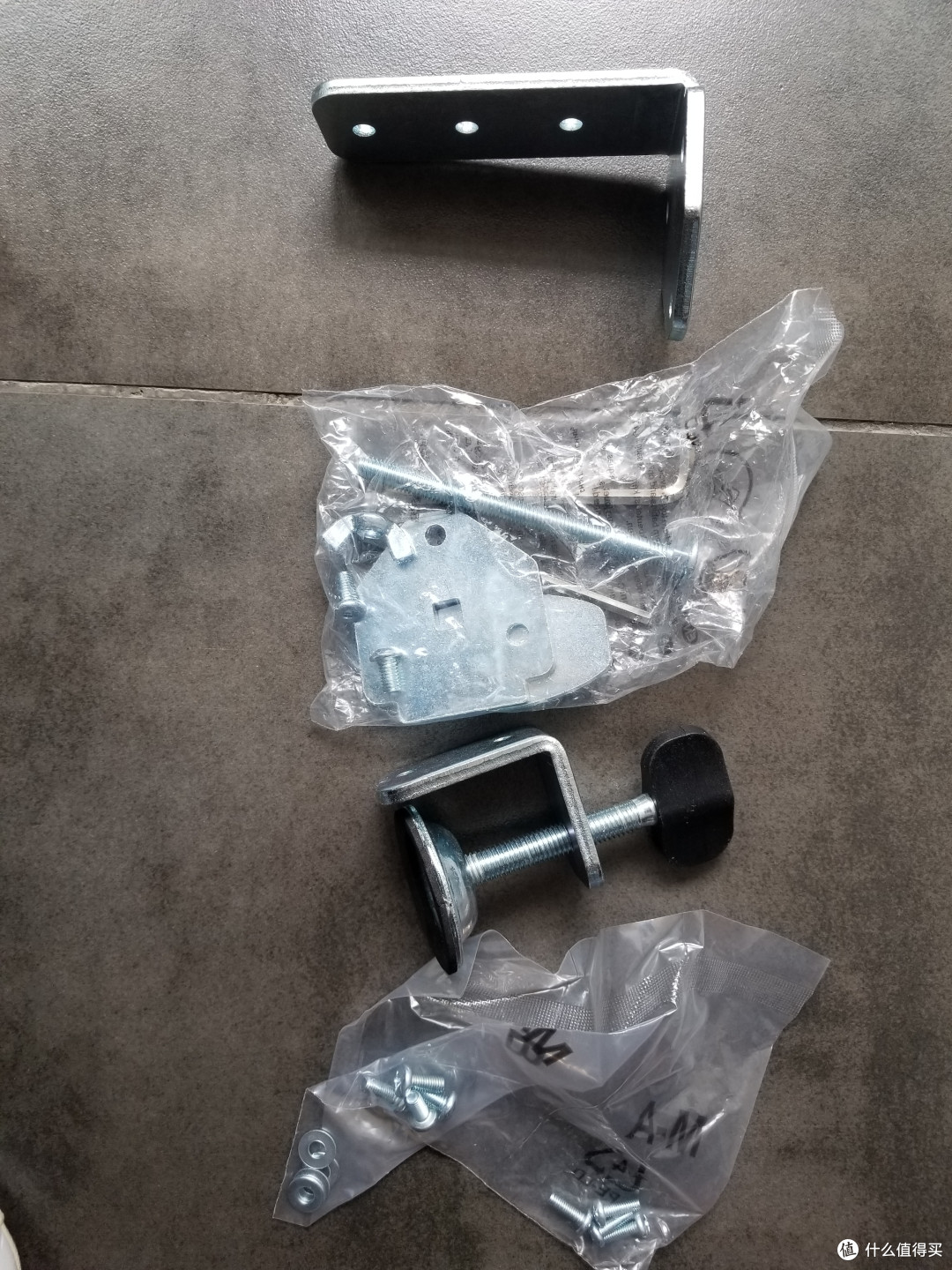 Brateck LDT13-C012 显示器支架小测