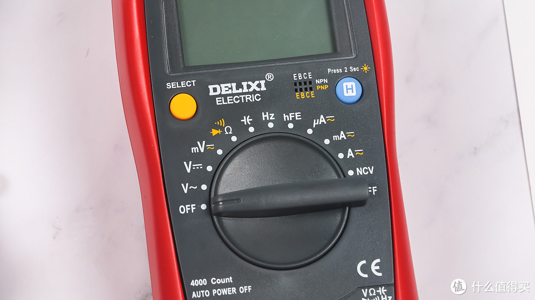 用来测电池电压：德力西电气 DEM23 数字万用表