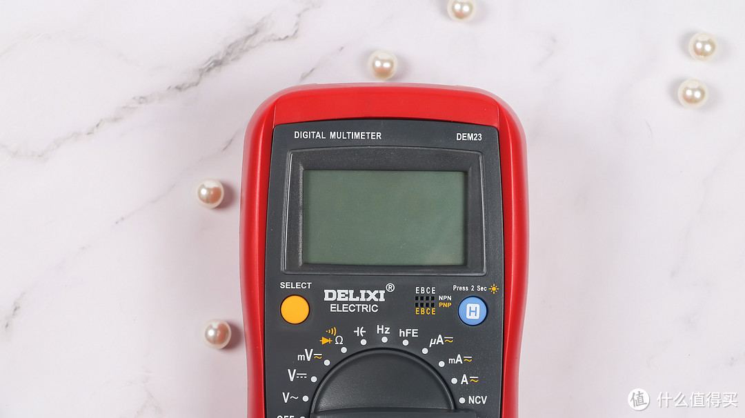 用来测电池电压：德力西电气 DEM23 数字万用表