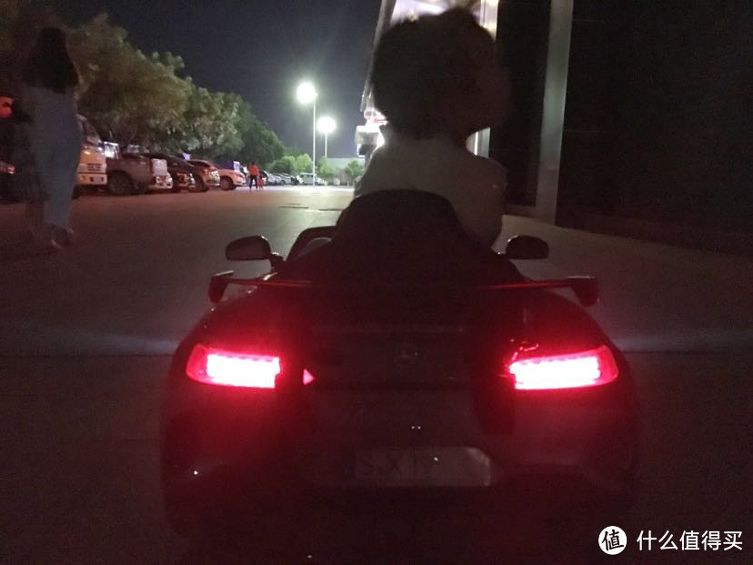 制霸全村！开上你就是最靓的仔—好来喜电动童车 奔驰AMG-GT4提车记