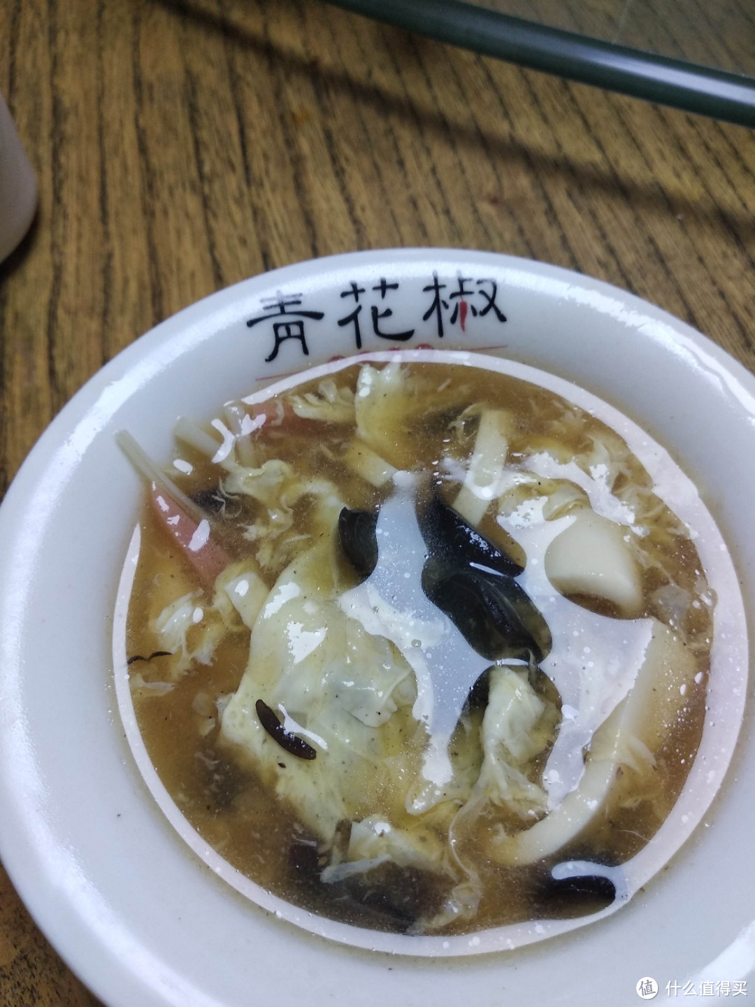 苍蝇馆子不苍蝇，深入0532最大居民区还需排号的小型川菜馆探店