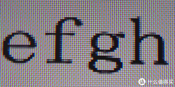 55Q1采用4K分辨率面板，子像素为RGB三色排列，细腻度有保证。