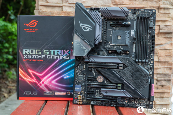 Stirx X570-E GAMING正面