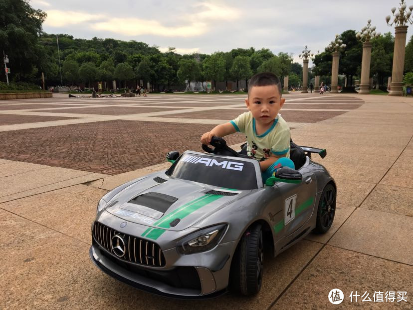 制霸全村！开上你就是最靓的仔—好来喜电动童车 奔驰AMG-GT4提车记