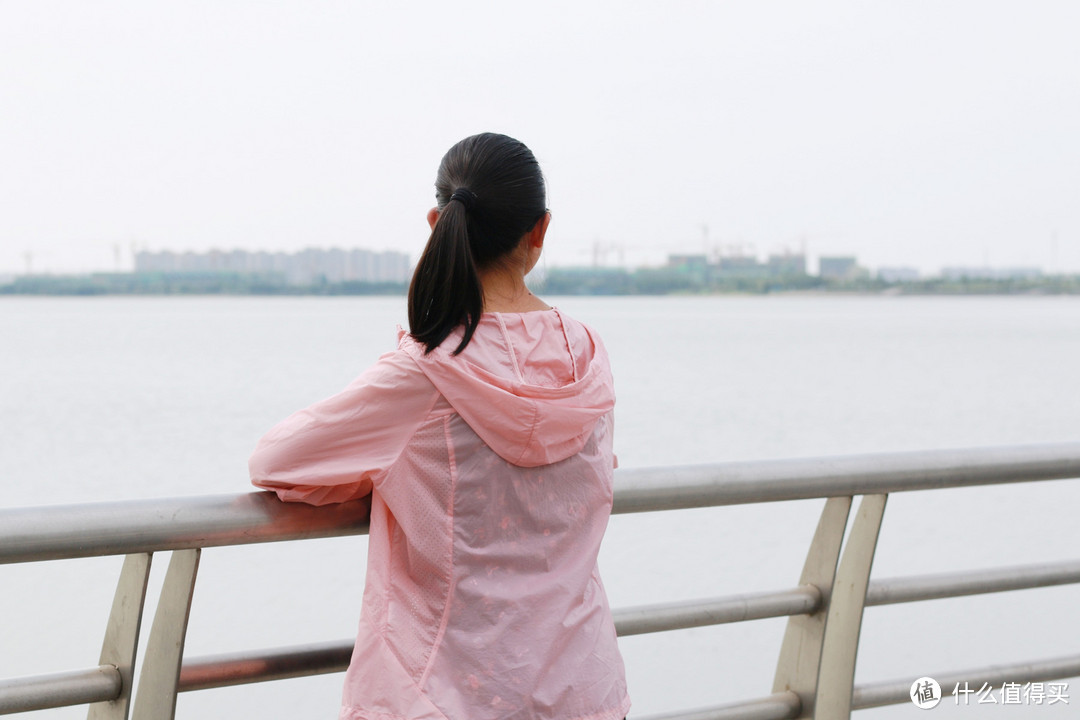 无涂层、仿生黑科技防晒,防水、透气,这是我想要的探路者防晒衣