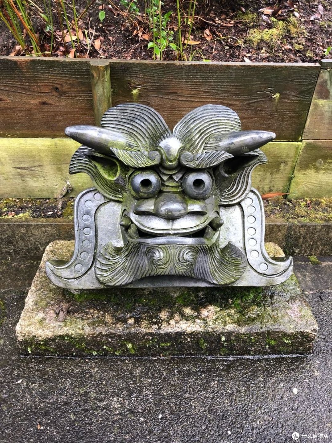 路边奇怪的…雕像?