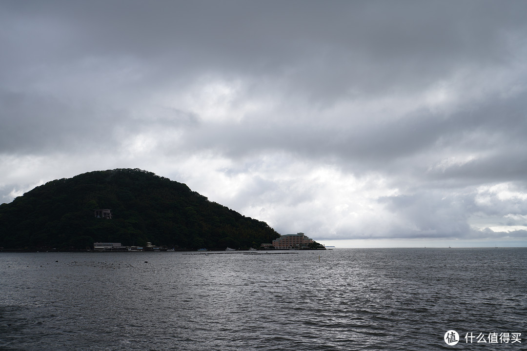 内浦沿岸，风景还算ok，可惜不出照片。