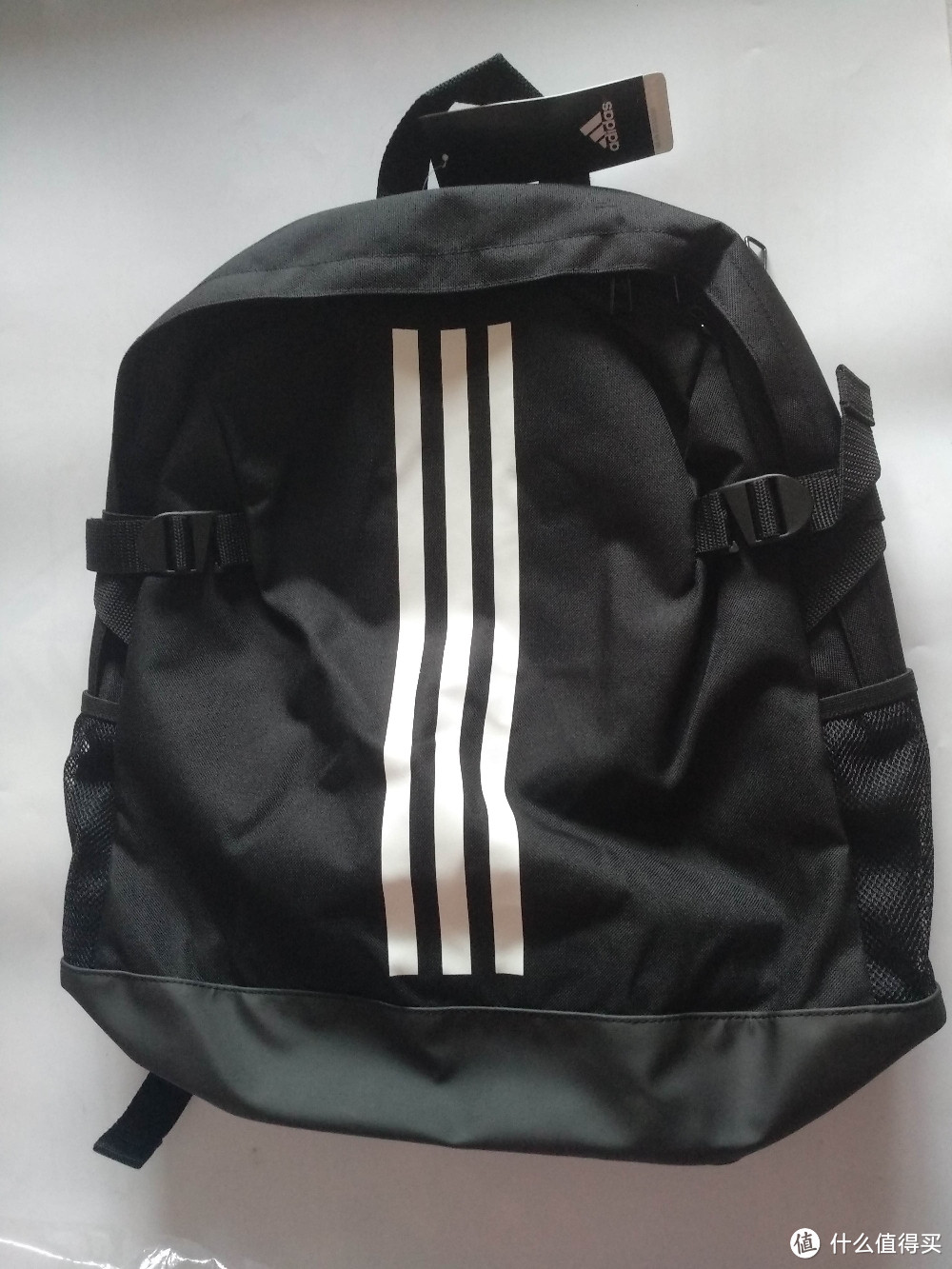 阿迪达斯adidas的中号双肩背包（结构简单，重量超级轻巧）运动休闲包