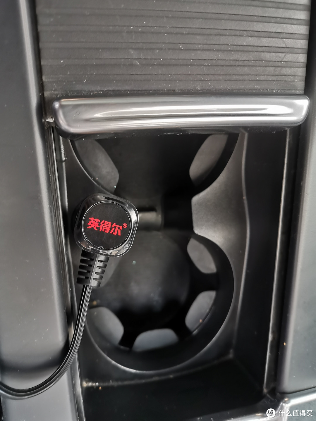 可车载也可家用的便携冰箱——英得尔车载冰箱Y30试用测评