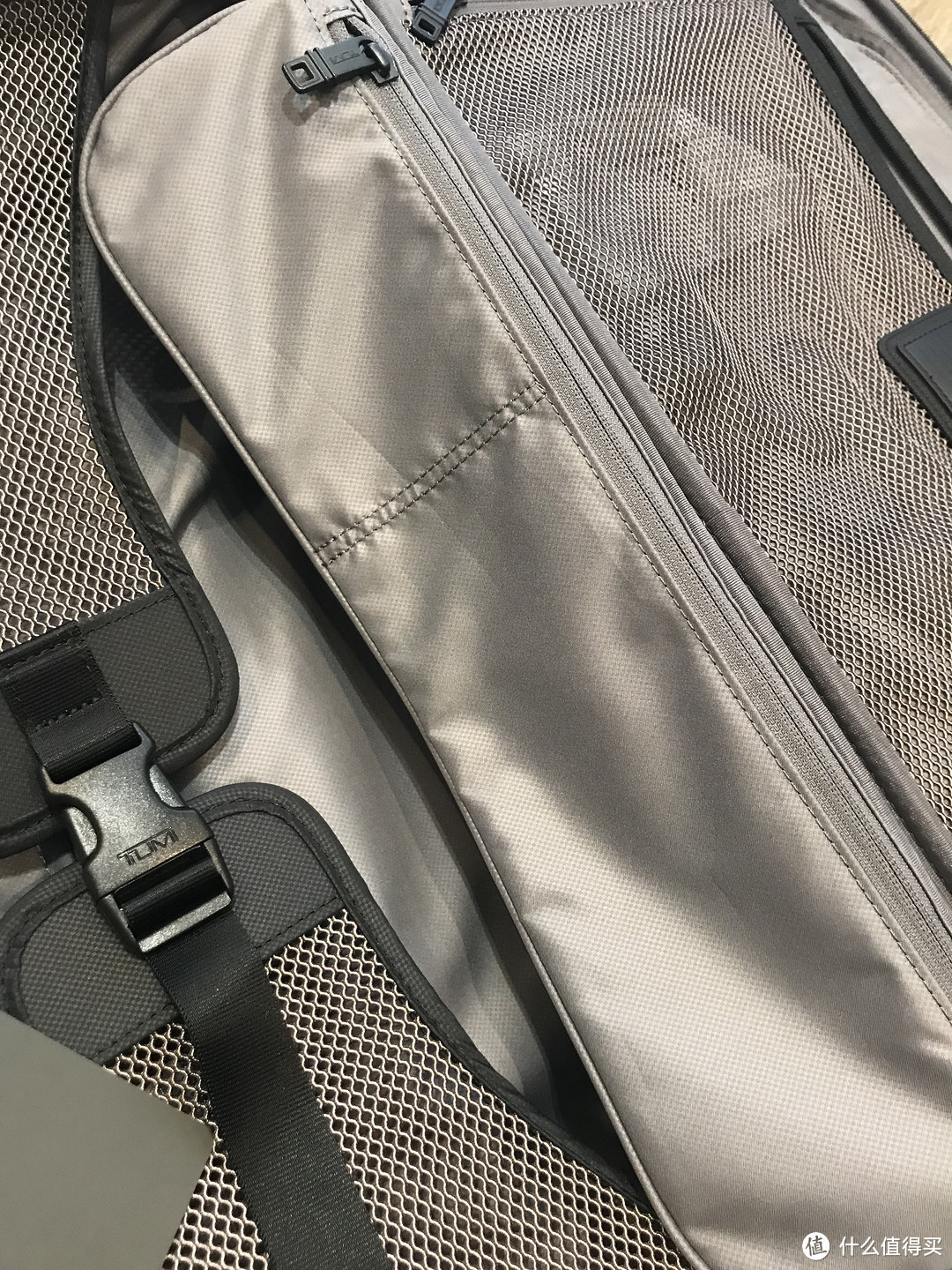 坐飞机贵重物品随身带，TUMI ALPHA2拉杆登机箱开箱评测