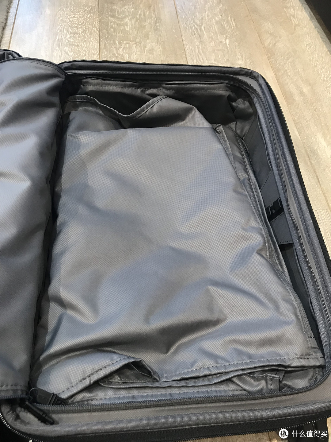 坐飞机贵重物品随身带，TUMI ALPHA2拉杆登机箱开箱评测