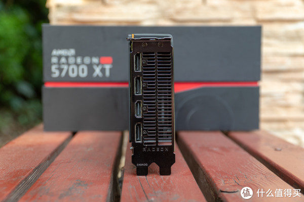 RX5700XT显卡提供三个DP接口一个HDMI接口